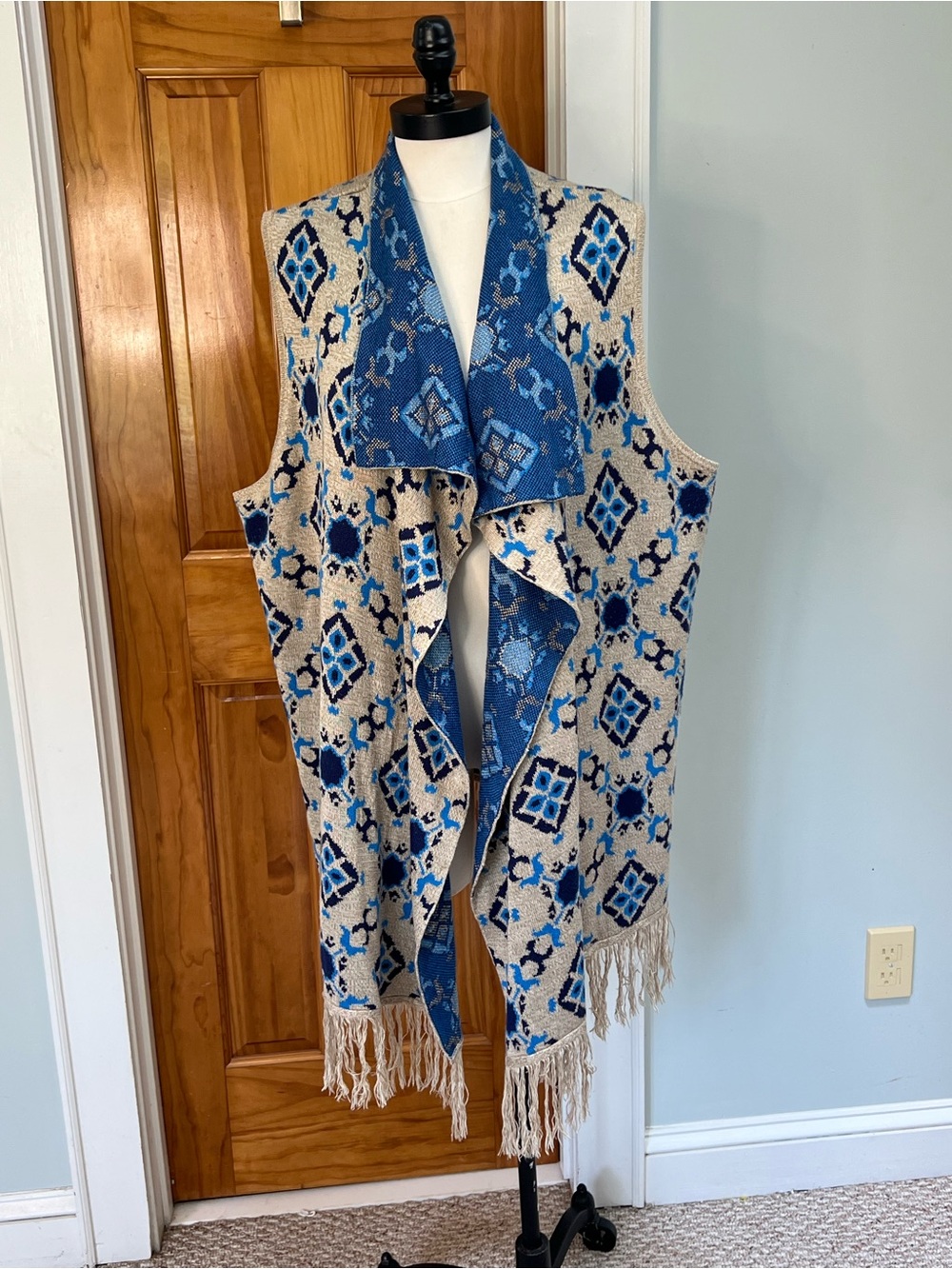 New Directions Weekend Boho Blue & Cream Knit  sweater wrap with Fringe
